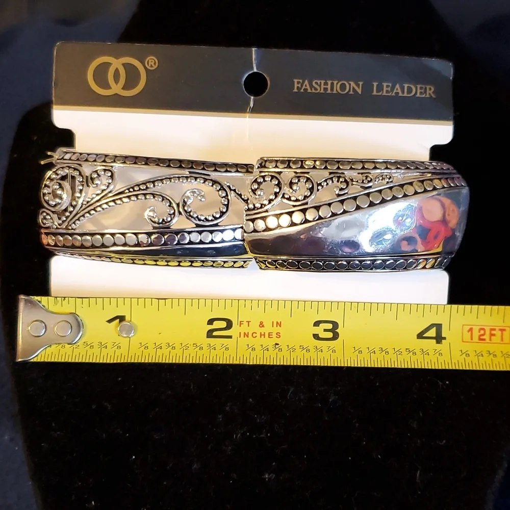 Fashion Leader silvertone scroll stretch bangle bracelet
